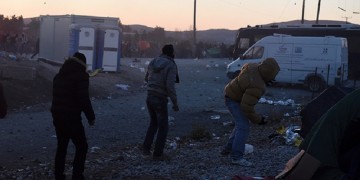 Επεισόδιο στους Ευζώνους με νεκρό και τραυματίες μετανάστες