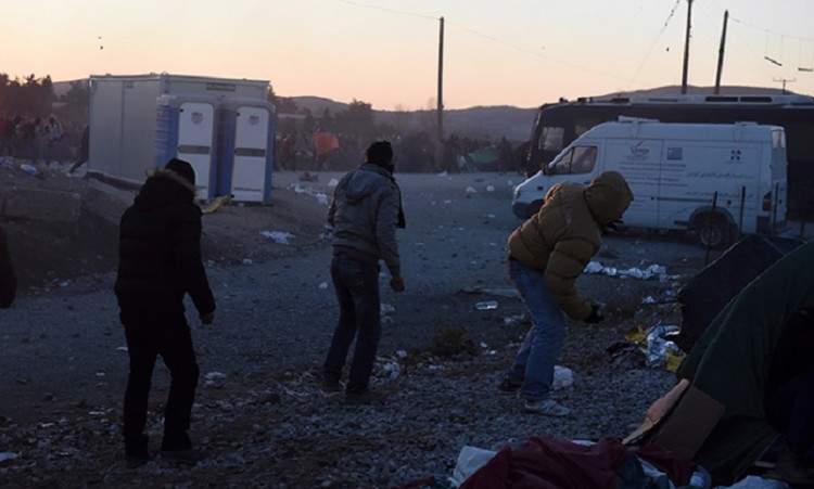 Επεισόδιο στους Ευζώνους με νεκρό και τραυματίες μετανάστες