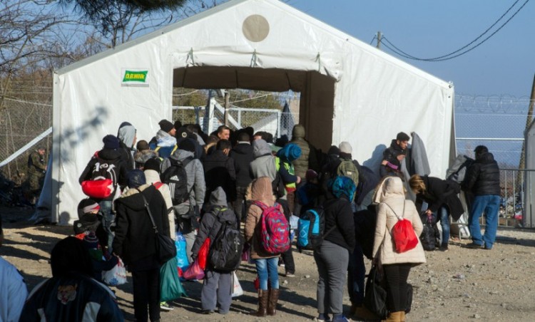 Παγιδευμένοι οι πρόσφυγες στην ουδέτερη ζώνη Ελλάδας-πΓΔΜ