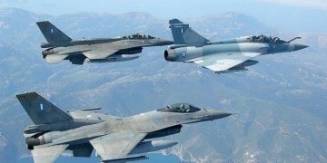 Επτά εικονικές αερομαχίες και 39 τουρκικές παραβιάσεις στο Αιγαίο