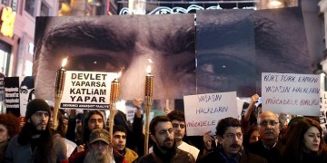 Η δίκη της υπόθεσης Χραντ Ντινκ, που δολοφονήθηκε σαν σήμερα στην Κωνσταντινούπολη το 2007, αρχίζει τώρα!