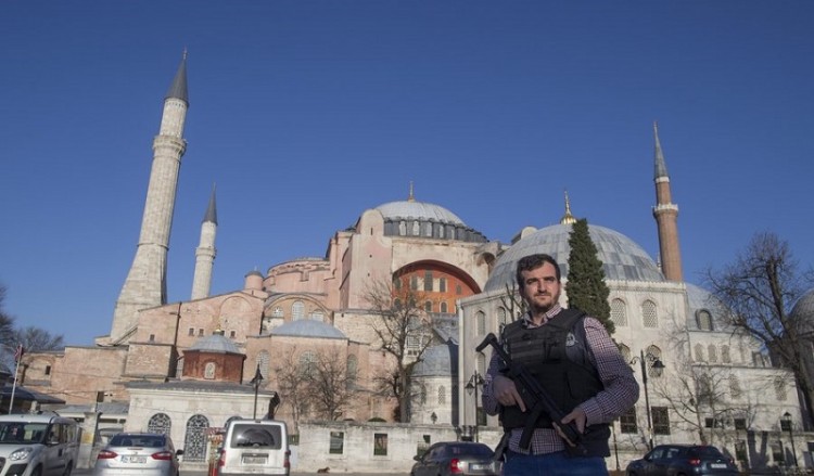 Γερμανοί τουρίστες και ένας Περουβιανός οι νεκροί στο μακελειό της Κωνσταντινούπολης