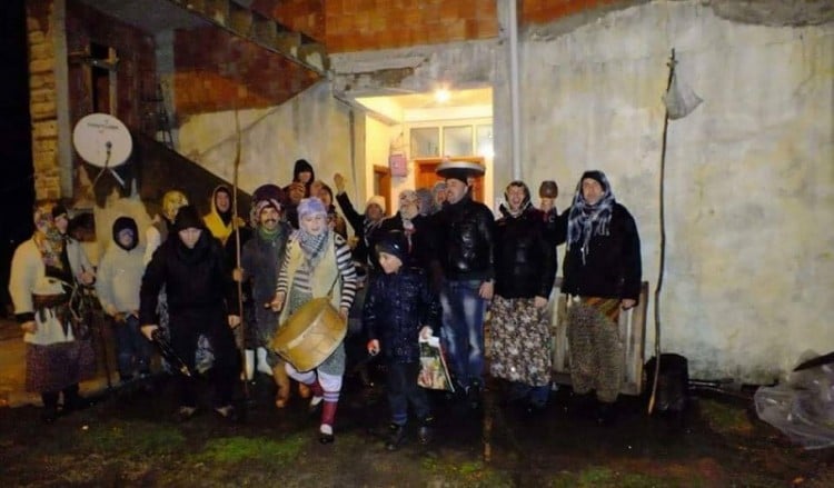 Και σήμερα το έθιμο του Καλαντάρ’ αναβιώνει στον Πόντο (φωτο, βίντεο)