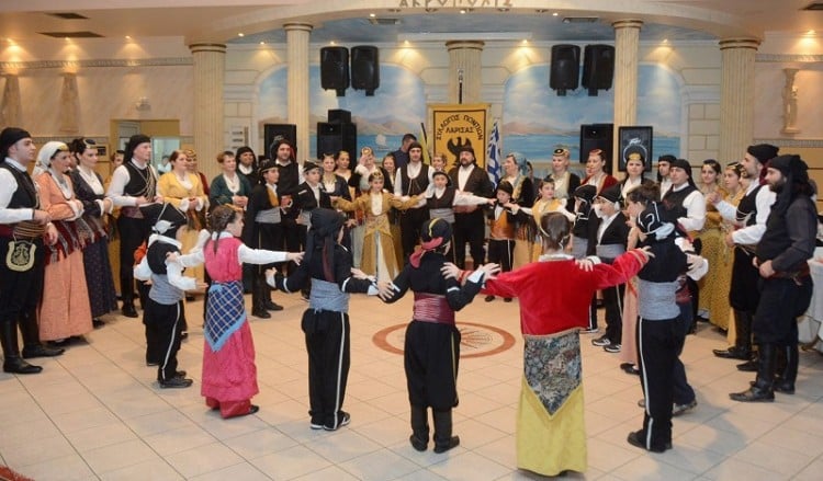 Όμορφες στιγμές ποντιακής παράδοσης στον ετήσιο χορό του Συλλόγου Ποντίων Λάρισας (φωτο)
