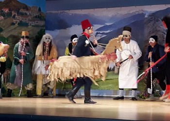 Παραλλαγή των Μωμόγερων από τον ΚΟΠΑ ψυχαγωγεί αλλά και καταγράφεται από την Unesco (ρεπορτάζ, φωτο)