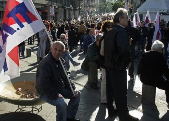 Греческий профсоюз устроил акцию протеста возле резиденции премьера