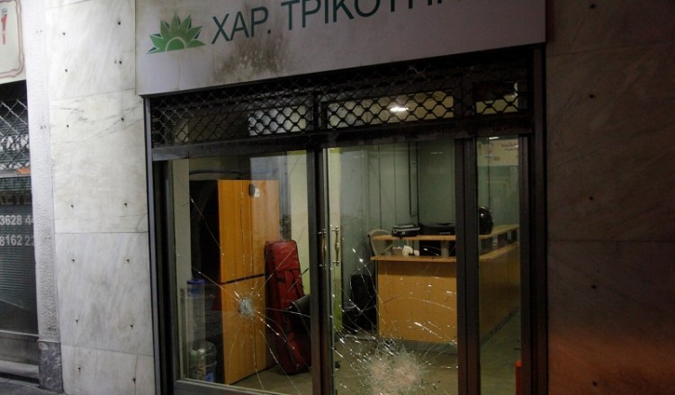 Επίθεση με μολότοφ σε γραφεία του ΠΑΣΟΚ