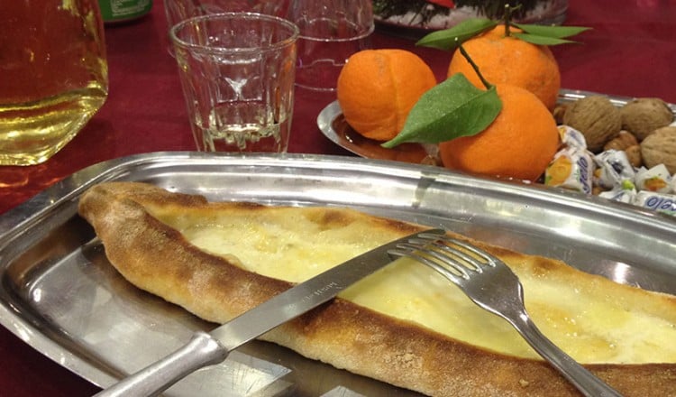 Υποδοχή της νέας χρονιάς με χορό και τραγούδι, Μωμόγερους και... πεϊνιρλί από τους Πόντιους Νίκαιας-Κορυδαλλού (φωτο, βίντεο)