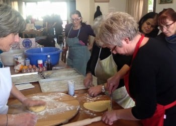 Του Αγίου Αντωνίου αύριο, και οι Πόντιοι του Περιστερίου ετοιμάζουν ποντιακά εδέσματα