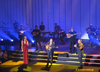 Τον ύμνο της ΑΕΚ τραγούδησε για Μελισσανίδη-Μπάγεβιτς ο Αντώνης Ρέμος (βίντεο)