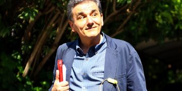 Τσακαλώτος: Έξοδος στις αγορές όταν καταλαγιάσει η αναστάτωση από Ιταλία-Τουρκία