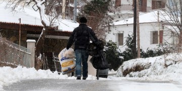 Στην «κατάψυξη» η βόρεια και η κεντρική Ελλάδα, προβλήματα στο οδικό δίκτυο