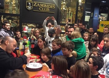 Ο Μιχάλης Ζαμπίδης έκοψε την πίτα στο γυμναστήριό του