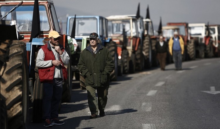 Τελεσίγραφο των αγροτών στην κυβέρνηση και 12ωροι αποκλεισμοί (βίντεο)