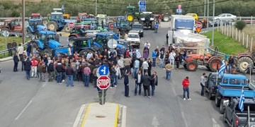 Με μπλακ-άουτ απαντούν οι αγρότες των μπλόκων