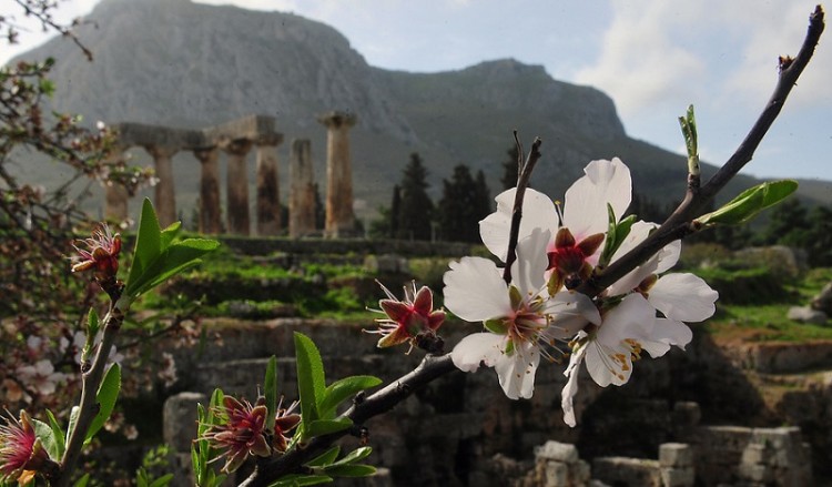 Καιρός: Ζέστη και λίγες βροχές σήμερα