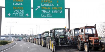 Οι αγρότες κόβουν την Ελλάδα στα δύο, αντίποινα από τους Βούλγαρους οδηγούς