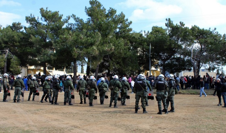 Ένταση έξω από τη δομή φιλοξενίας στα Διαβατά (βίντεο)