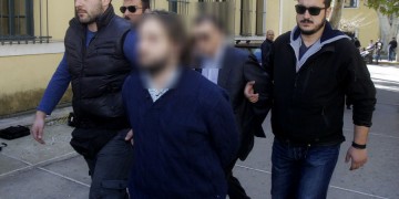 Για κακούργημα οι δημοσιογράφοι και ο εκδότης που κατηγορούνται για εκβιασμούς
