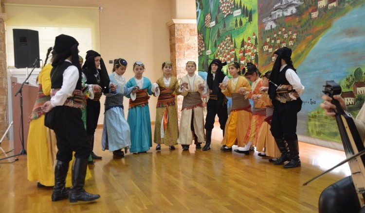 Понтийский клуб «Капетан Эвклидис»: начало 2016 года под звуки лиры (фото, видео)