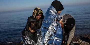 Ψαράς περισυνέλεξε περίπου 60 πρόσφυγες· ανάμεσά τους 20 βρέφη και παιδιά