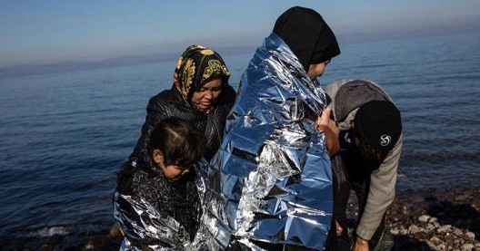 Ψαράς περισυνέλεξε περίπου 60 πρόσφυγες· ανάμεσά τους 20 βρέφη και παιδιά