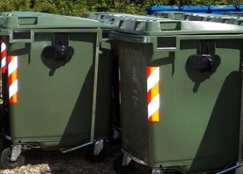 Απίστευτο: Γυάλες με έμβρυα στα σκουπίδια στους Αμπελόκηπους!