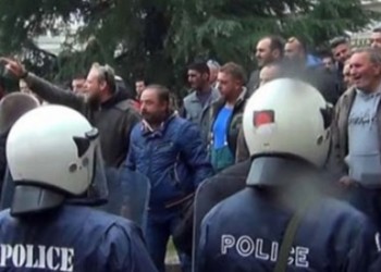 Αγρότες αποδοκίμασαν έντονα βουλευτές του ΣΥΡΙΖΑ στην Κοζάνη (βίντεο)