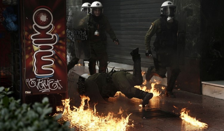 Παλλαϊκή η συμμετοχή στην απεργία – Παρέλυσε η Ελλάδα (φωτο)