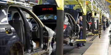 Σε ανάκληση οχημάτων C Class και GLK προχωρά η Mercedes-Benz Ελλάς