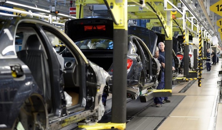 Σε ανάκληση οχημάτων C Class και GLK προχωρά η Mercedes-Benz Ελλάς