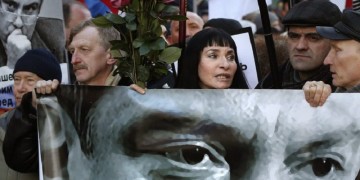 Ρωσία: Χιλιάδες άνθρωποι διαδήλωσαν τιμώντας τη μνήμη του Μπορίς Νεμτσόφ