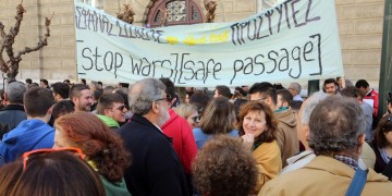Συγκέντρωση διαμαρτυρίας έξω από την αυστριακή πρεσβεία στην Αθήνα