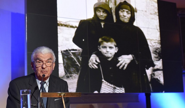 Γερμανός ιστορικός: Η Γερμανία να πληρώσει τις πολεμικές επανορθώσεις με ράβδους χρυσού