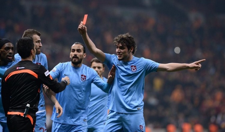 Τραπεζούντα: Κατεδαφίζουν τα αυθαίρετα που είχαν χτιστεί πάνω στα τείχη των Κομνηνών (φωτο)