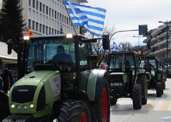 Ιωάννινα: Αγρότες έκαναν παρέλαση με τρακτέρ (βίντεο)
