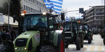 Ιωάννινα: Αγρότες έκαναν παρέλαση με τρακτέρ (βίντεο)