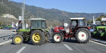 Οι αγρότες κόβουν την Ελλάδα στα δύο, «ρήγμα» στα μπλόκα