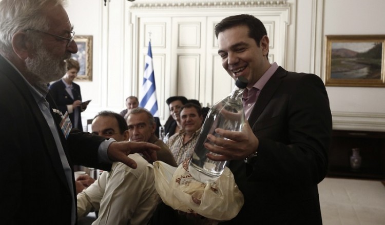 Τσίπουρο με... μήνυμα από τον Μπούτα στον Τσίπρα