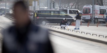 Τους Κούρδους ενοχοποιεί ο Νταβούτογλου για την επίθεση στην Άγκυρα