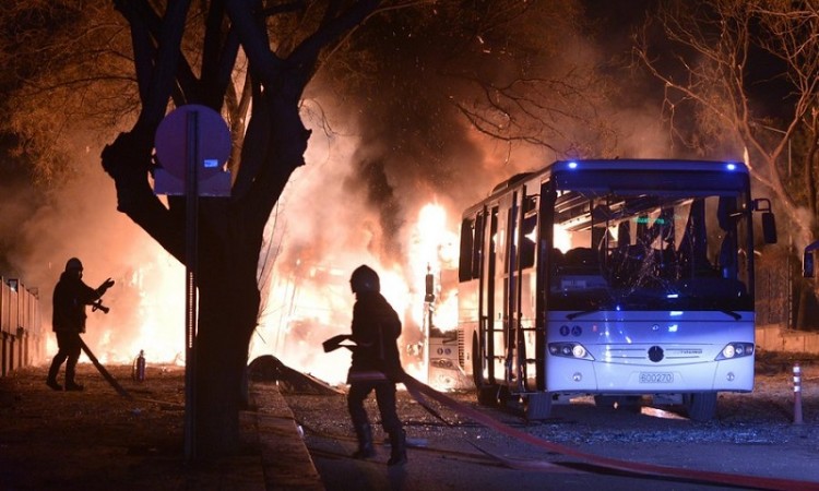Ανθρωποκυνηγητό στην Άγκυρα για τους δράστες του μακελειού (φωτο)