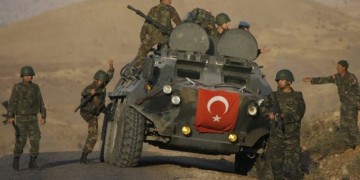 Θέσεις του συριακού στρατού βομβάρδισε ξανά η Τουρκία