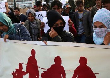 Πρόσφυγες και μετανάστες μεταφέρθηκαν από την πλατεία Βικτωρίας σε κέντρα φιλοξενίας