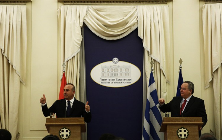 Ανεπίσημη συνάντηση Κοτζιά-Τσαβούσογλου στην Κρήτη