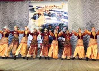 Участники фестиваля "Крымский Маяк" почтили память жителей греческого селения Лаки (фото)