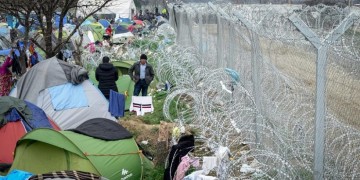 В палаточном лагере для беженцев в Греции состоялась попытка самосожжения