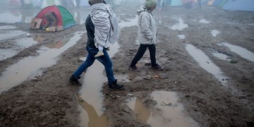 Λάσπες και απελπισία στον καταυλισμό της Ειδομένης (φωτο, βίντεο)