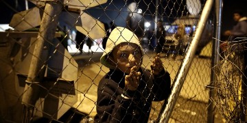 Στο φράχτη της Ειδομένης χιλιάδες πρόσφυγες – Ένας καταυλισμός όλη η χώρα