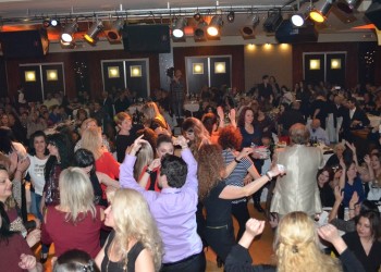 Εφώταξεν... ο «Φάρος» Αγίας Βαρβάρας στον ετήσιο χορό του (φωτο, βίντεο)