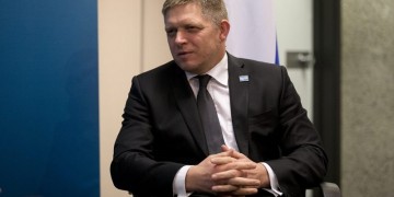 Πρόκληση Σλοβάκου πρωθυπουργού: Τσίπρα, θα υπάρχει μόνο ένα hotspot και θα λέγεται Ελλάδα